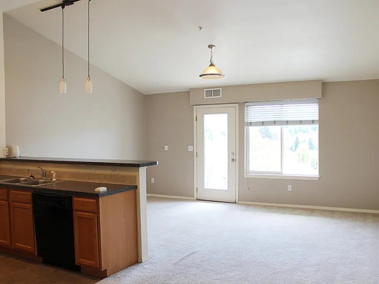 322 NE Maple St #11 — Photo 2