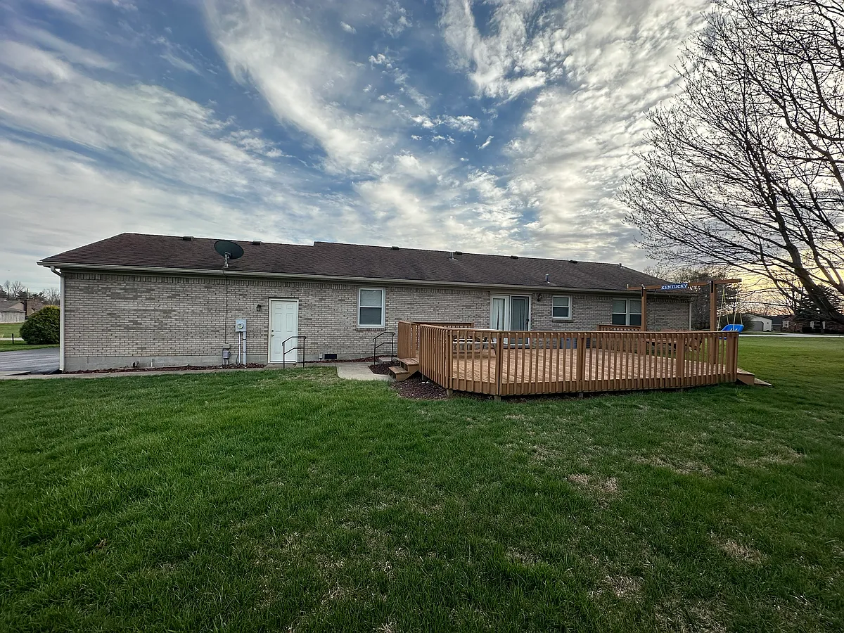 Building Photo - 202 Fairview Cir