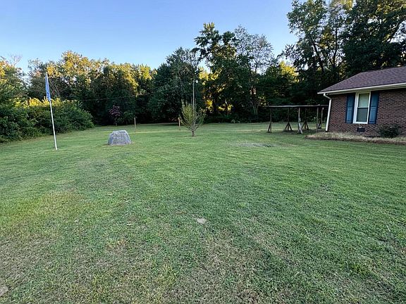 3rd image of 152 N C 39 Loop Rd