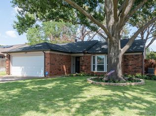 512 Yellowstone Dr, Grapevine, TX 76051