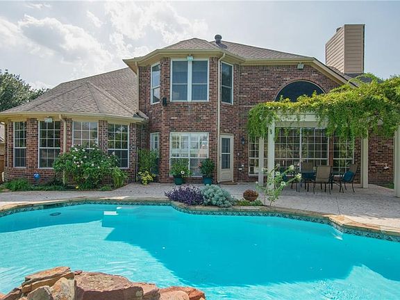 2nd image of 1404 Lakehurst Dr