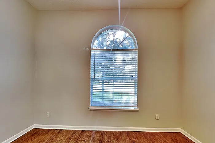 4 bed, 2.0 bath, 2027 sqft, $2,045 — Photo 4