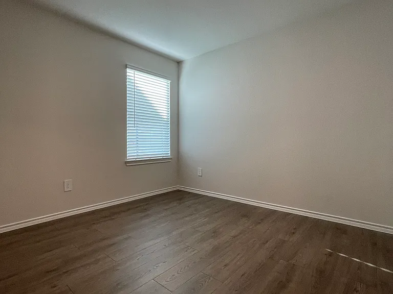 744 Sweet Pea Dr — Photo 7