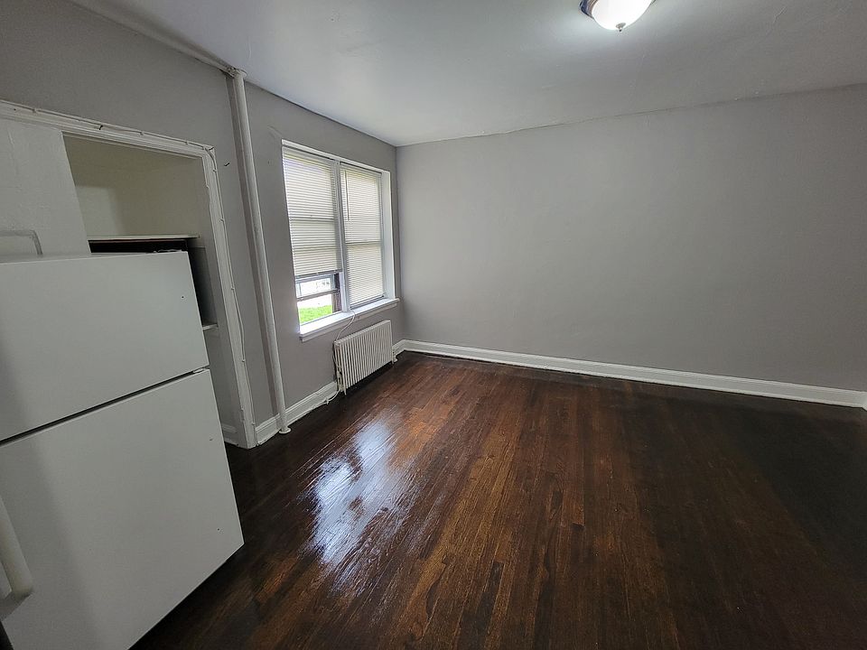 2nd image of 25 Sanford Pl APT A37
