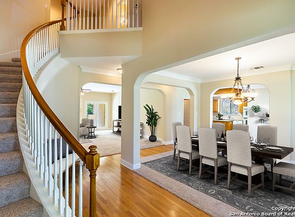 4th image of 651 Five Oaks Cir