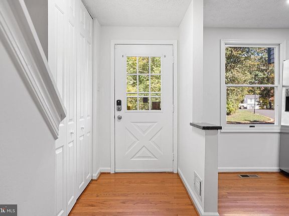2nd image of 8006 Grandview Ct