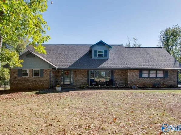 2213 Apache Rd NW, Huntsville, AL 35810