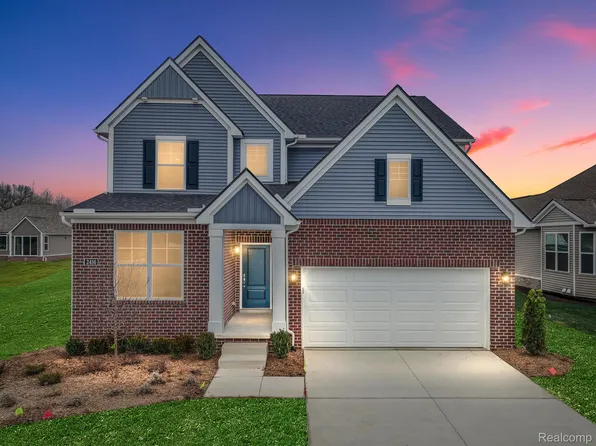 2416 Parkshore Dr, Commerce Township, MI 48382