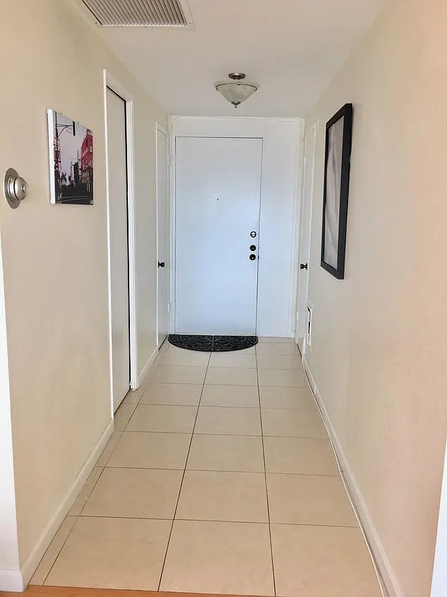 321 S San Vicente Blvd — Photo 4