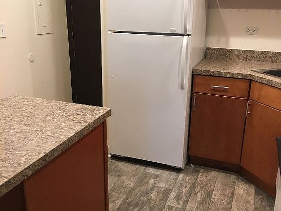 3rd image of 2233 N Lincoln Ave APT 5