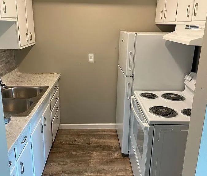 904 Georgian Dr #L — Photo 9