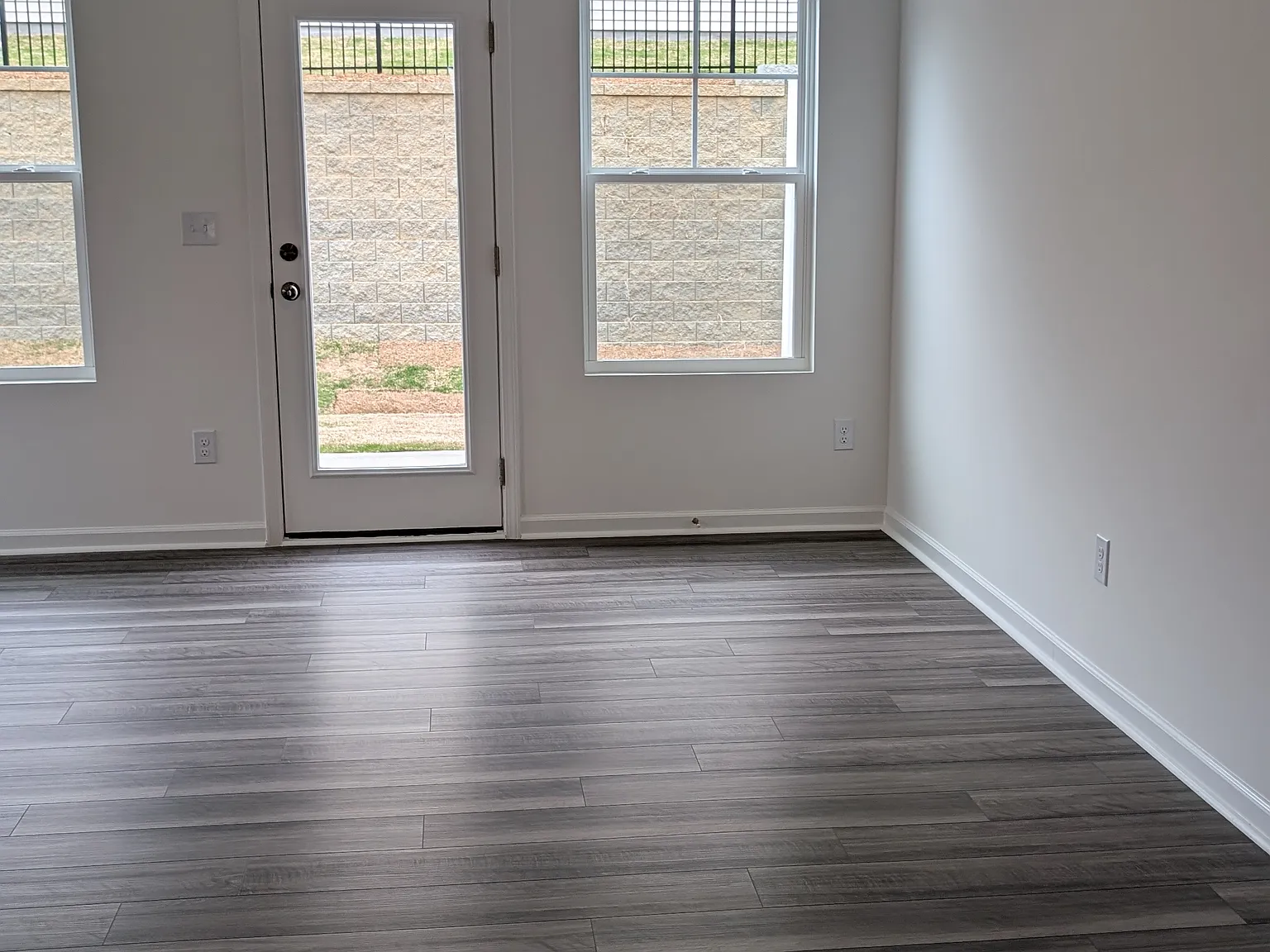 986 Pilot St — Photo 3
