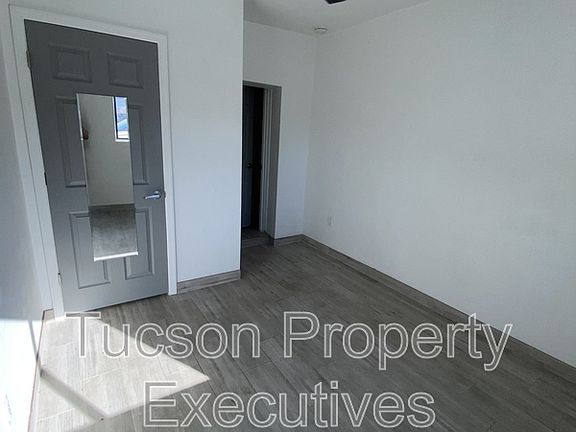 4th image of 1421 E Drachman St #D