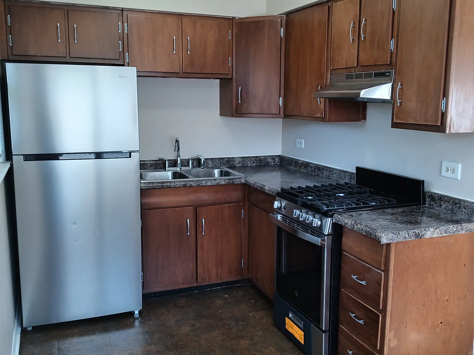 2 bed, 1000 sqft, $1,550 — Photo 1