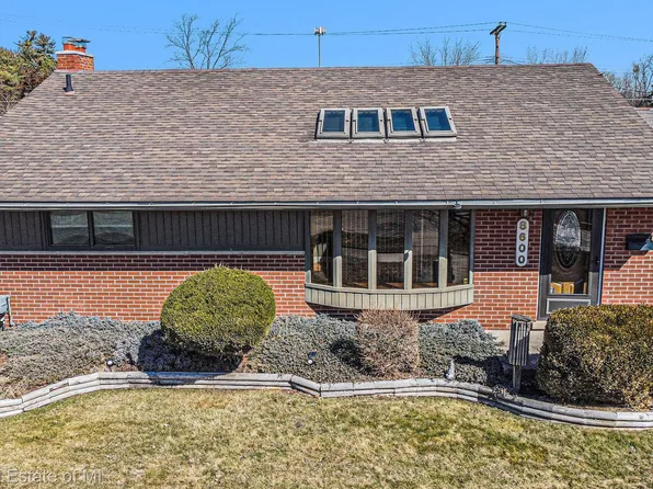 8600 Cardwell St, Westland, MI 48185
