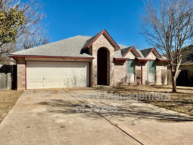 606 Eaglecreek Dr — Photo 1