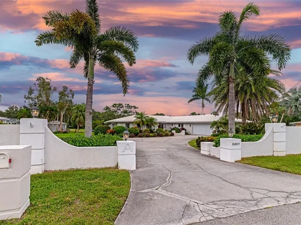 3527 W Forest Lake Dr, Sarasota, FL 34232