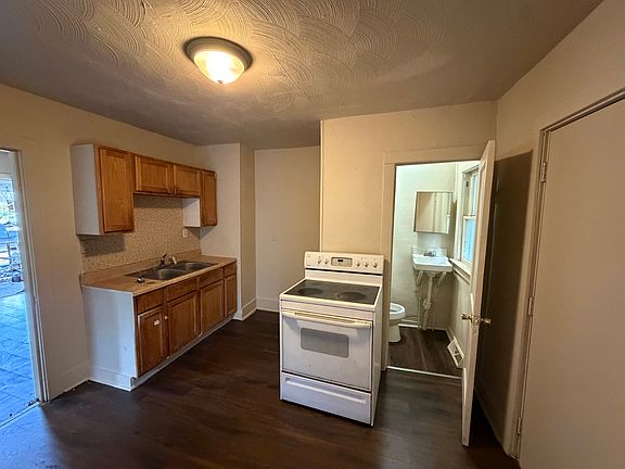 2nd image of 1005 E 6th St