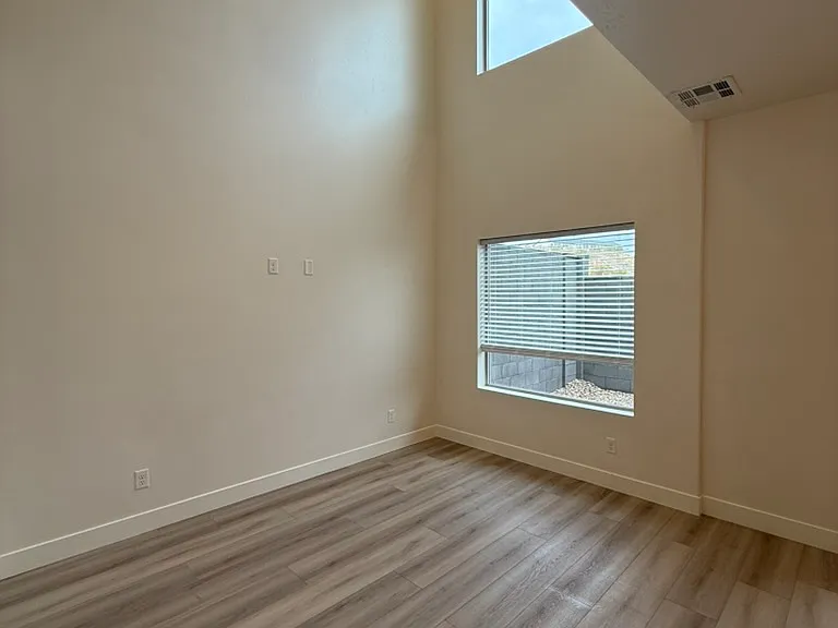 276 S 1930 W — Photo 5
