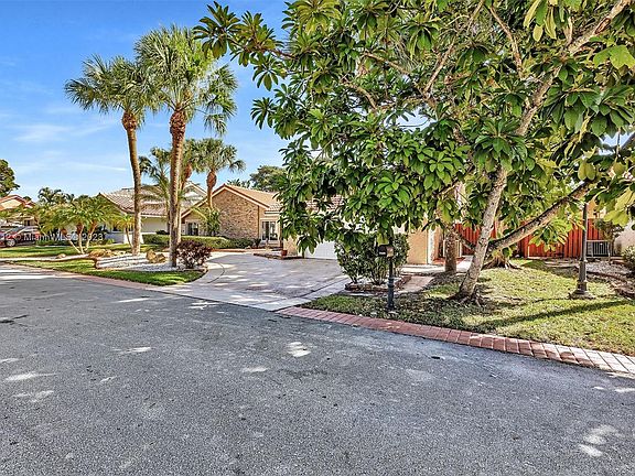 4th image of 7534 Black Olive Ave