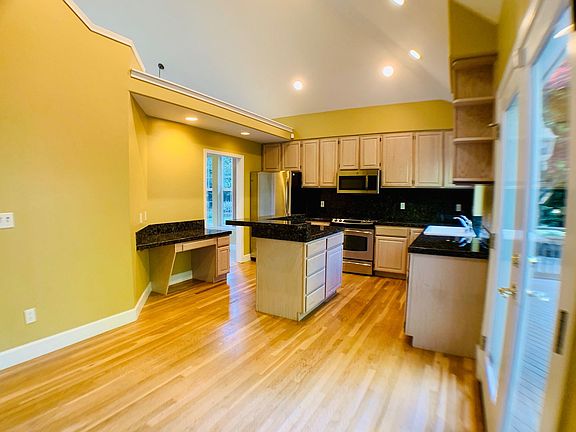 5th image of 9036 116th Ave NE