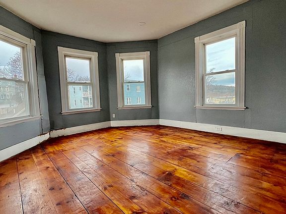 3rd image of 564 Main St