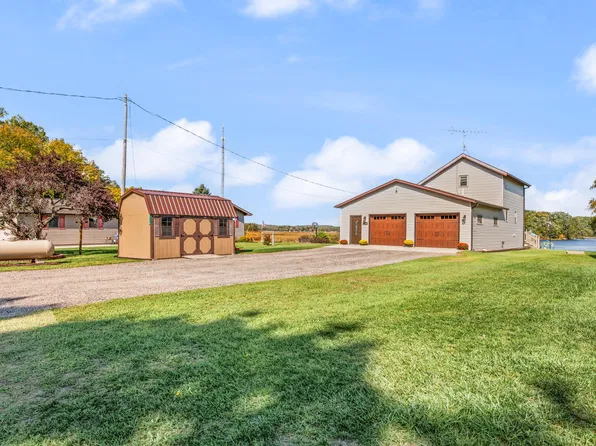 6238 Lake Dr, Mecosta, MI 49332