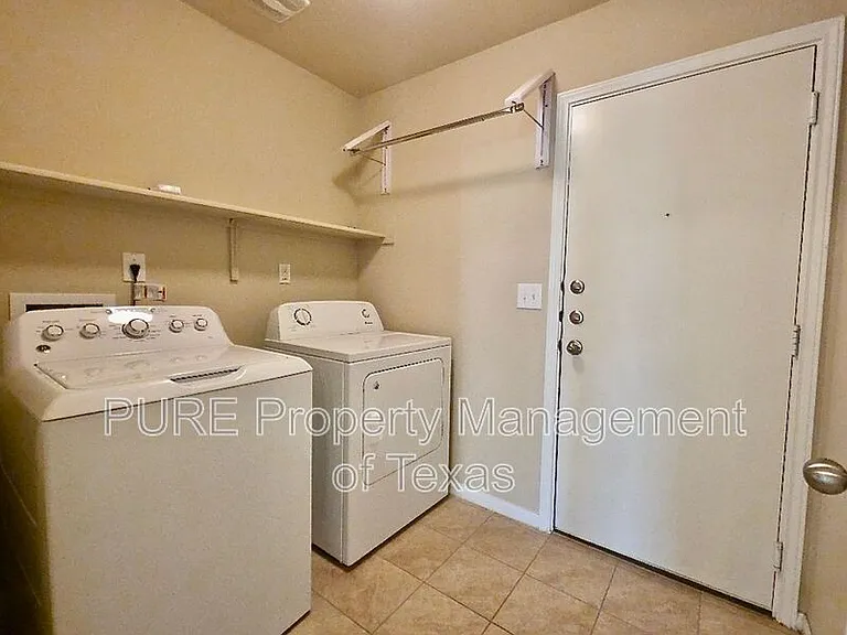 433 Moulins Ln — Photo 17