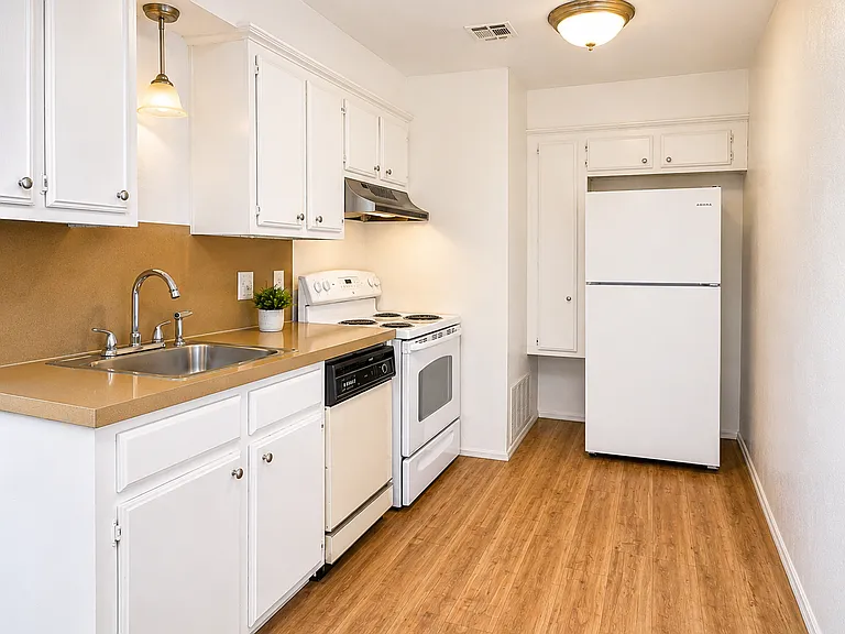 Cape Cod Apartments — Photo 12