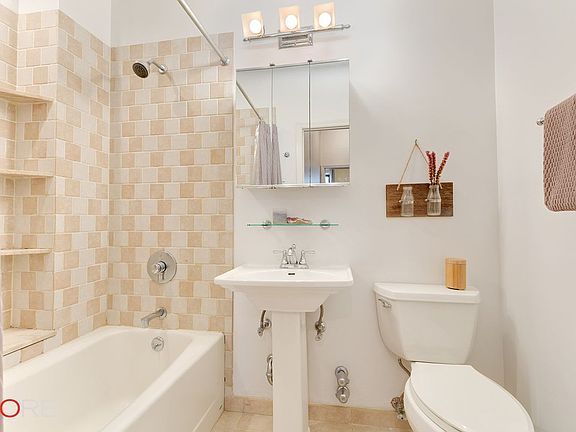 5th image of 415 E 82nd St APT 2C