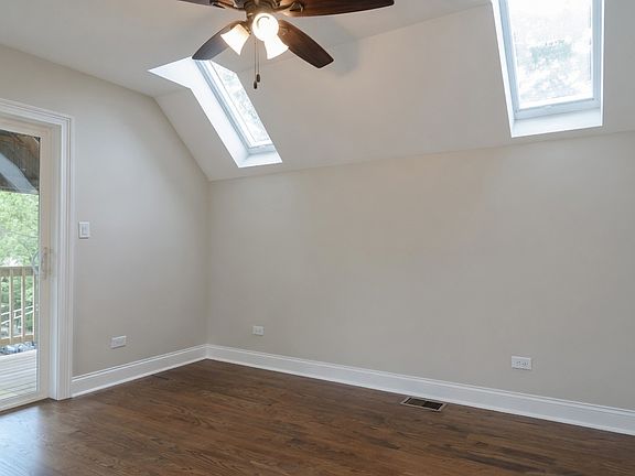 3rd image of 2100 W Barry Ave #3