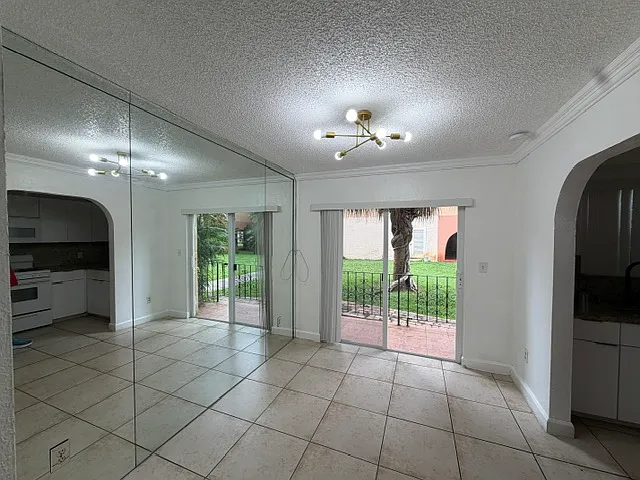 1305 W 53rd St — Photo 14