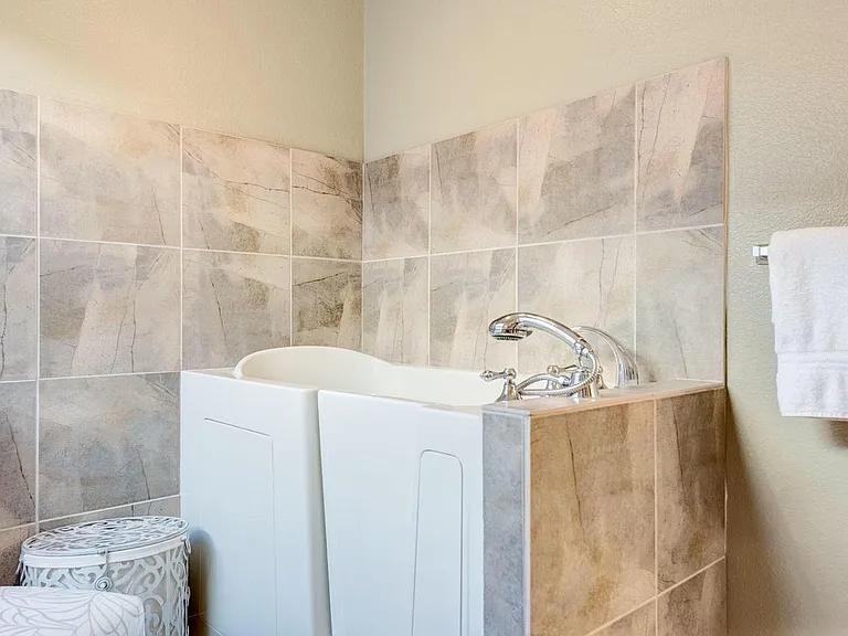40 Lake Shore Dr — Photo 10
