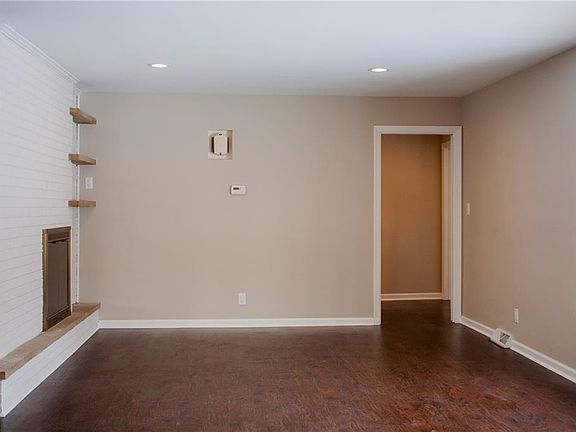 5th image of 262 Marwood Dr SE