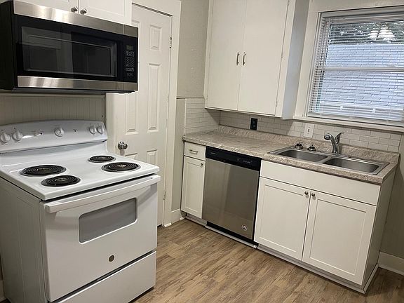 3rd image of 802 Sheridan St