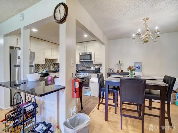 380 Lancaster Ct, Piscataway, NJ 08854