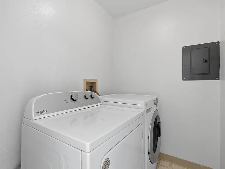 67 Wellington Ave — Photo 26