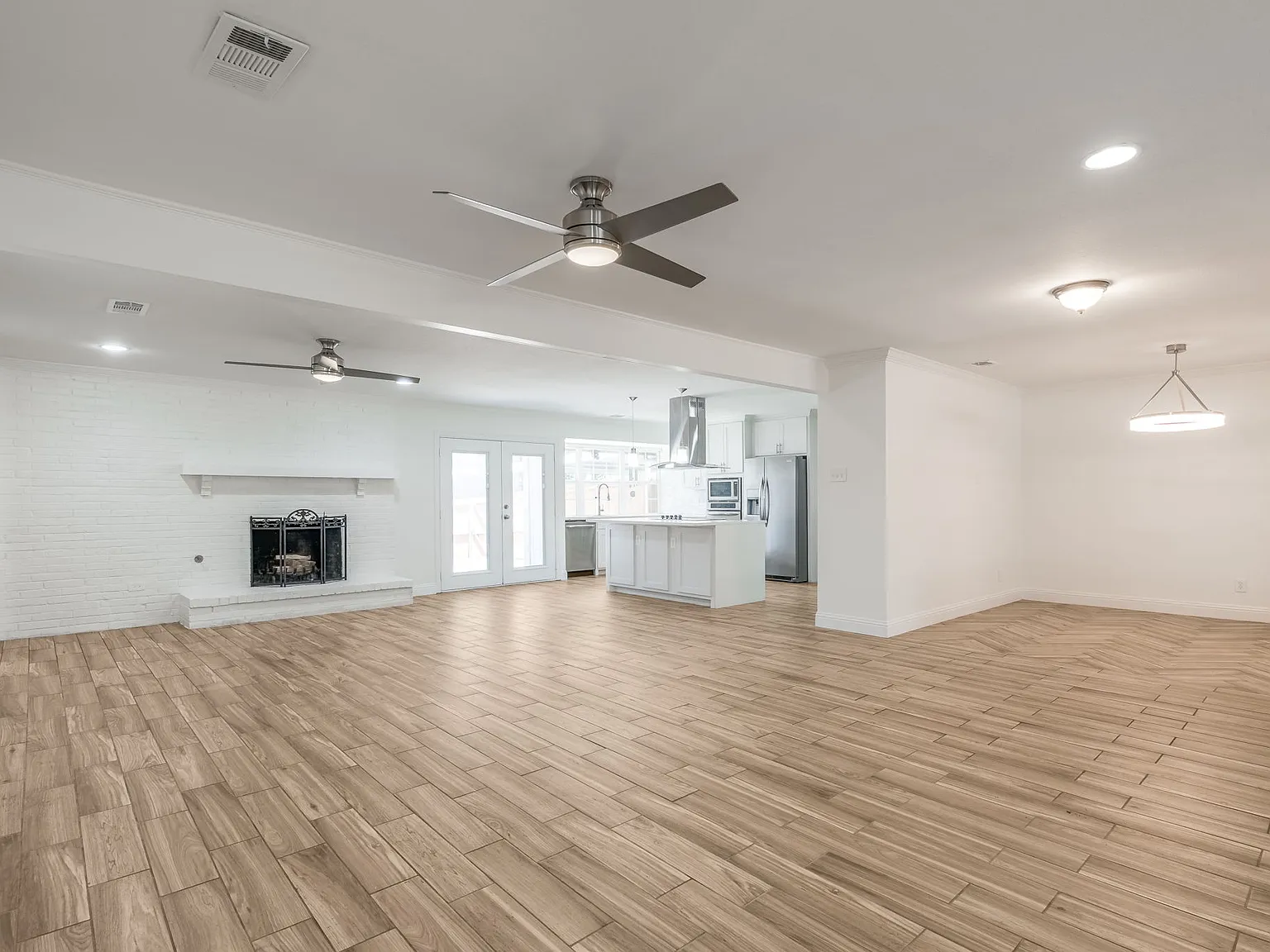 4 bed, 2266 sqft, $3,700 — Photo 4