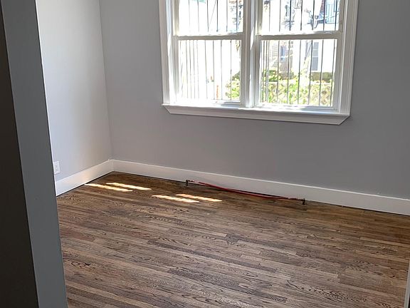 3rd image of 3720 Lyme Ave #1
