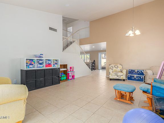 4th image of 1480 E TREMAINE Avenue