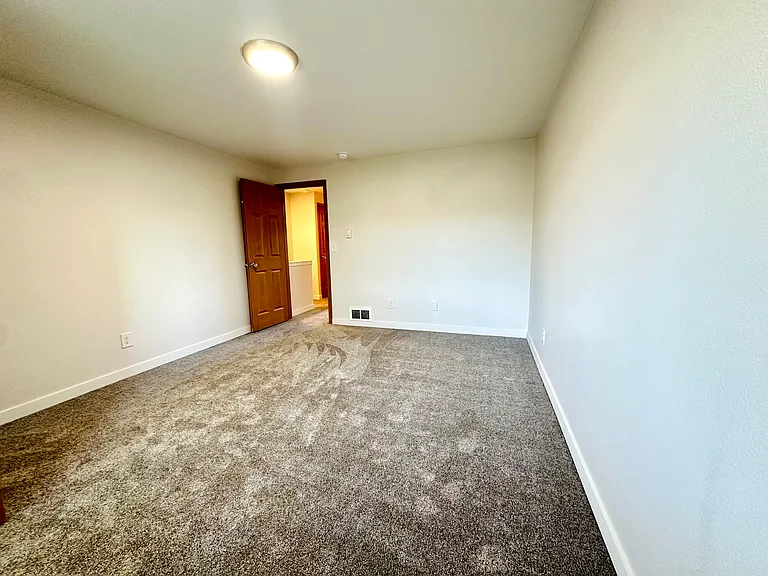 Village Glen Apartments — Photo 14