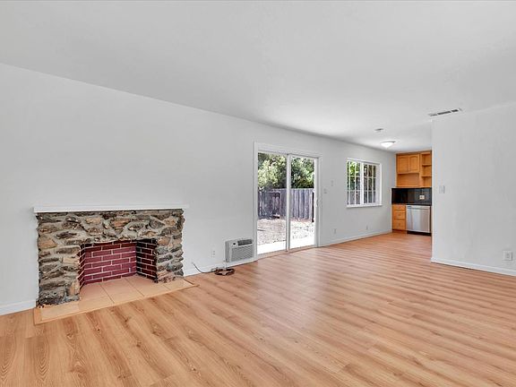 3rd image of 861-863 Miller Ave