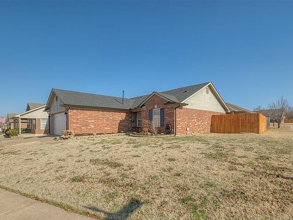 3rd image of 18600 Piedra Dr