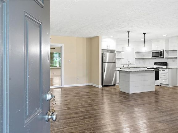 5th image of 3064 Fern Valley Dr SW
