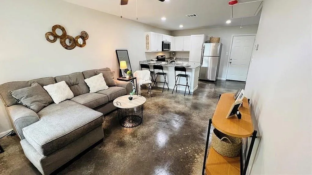 1 bed, 1.0 bath, 600 sqft, $1,000 — Photo 4