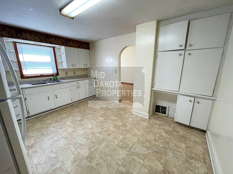 914 E 2nd Ave — Photo 5