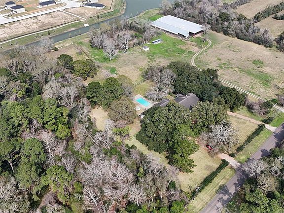 3rd image of 2401 Flora Cr Rd #422