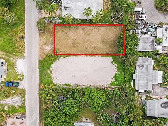 3rd image of 1084 Highland Rd