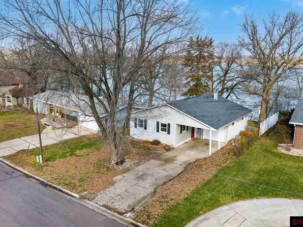 989 Shoreacres Dr, Fairmont, MN 56031