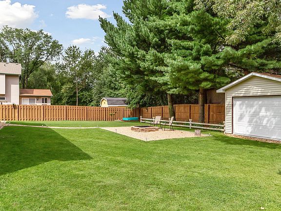 5th image of 23104 Havelka Ct N